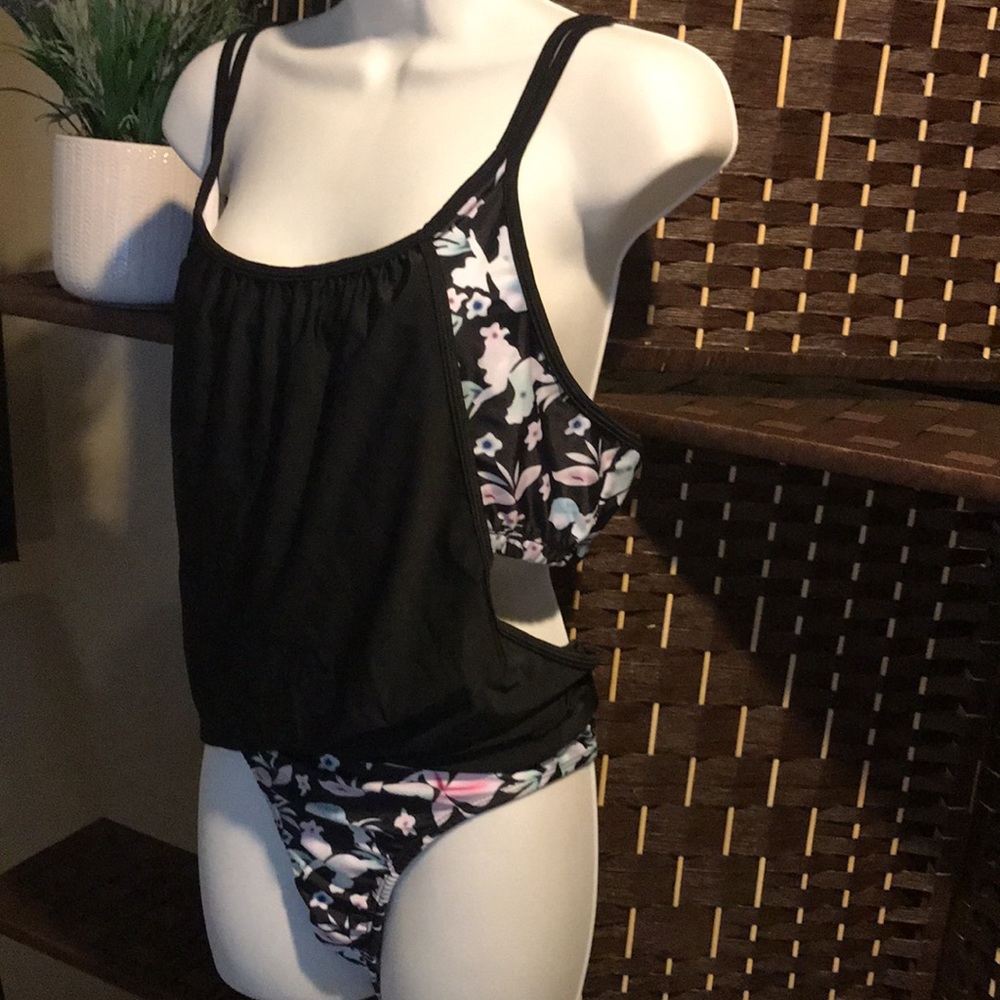 Women’s Swimsuit 2 Piece Tankini Size 12-14 🌴🌺☀️